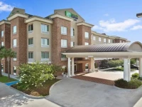 Holiday Inn Express & Suites Gonzales 