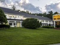 Town & Country Inn & Resort 