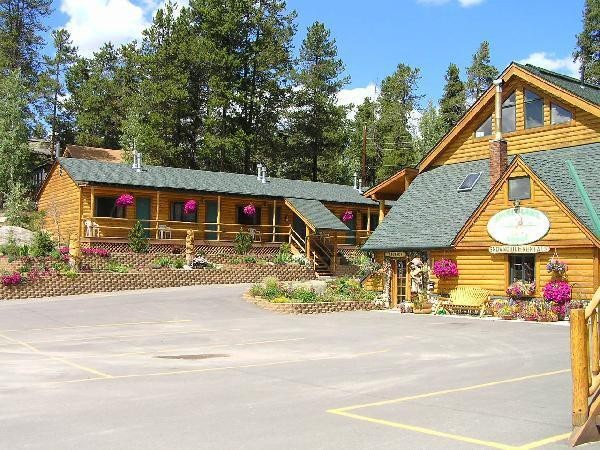 Spirit Lake Lodge & Snowmobile Rentals 