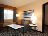 Comfort Inn & Suites Market - Airport 