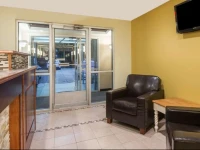 Days Inn & Suites Groton 