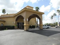 Plaza Inn & Suites 