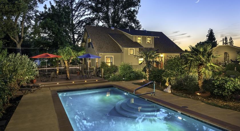 Bella Luna Inn 