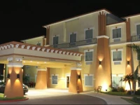 Super 8 Hidalgo 