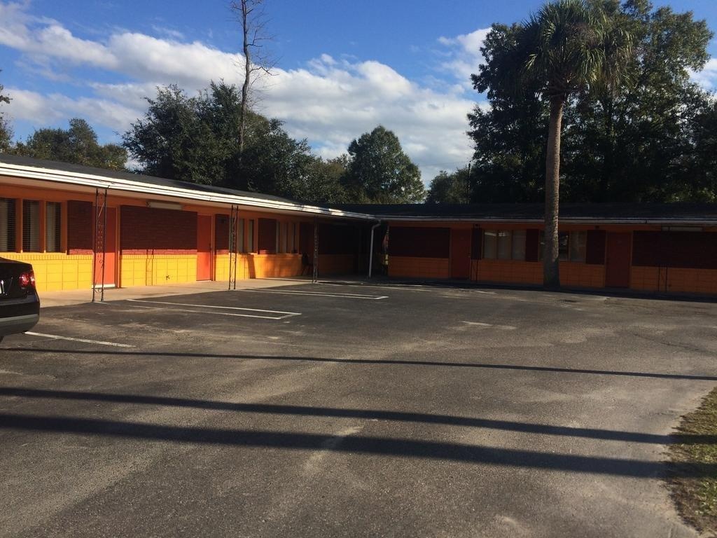 Holiday Terrace Motel 
