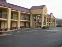 Red Roof Inn & Suites Clinton 