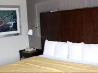 Huntersville Inn & Suites LKN 