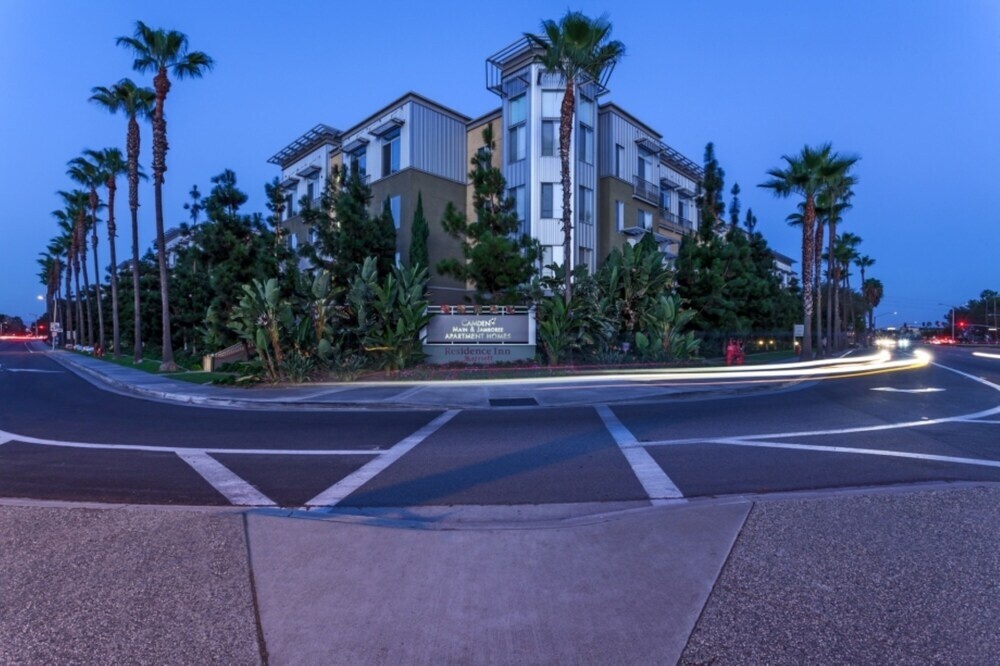 Global Luxury Suites at Main Street 