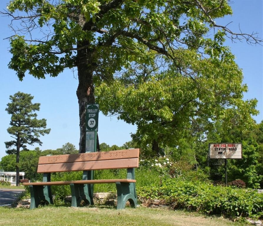 Statue Road Inn 