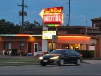 Sun -N- Sand Motel 