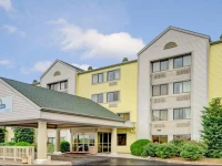 Days Inn & Suites Kansas City 