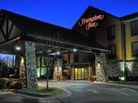 Hampton Inn Kansas City Village West 