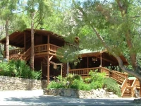 Whispering Pines Lodge Bed and Breakfast 