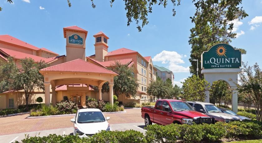La Quinta Inn and Suites Houston Bush IAH South 