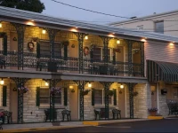 Simmons Motel and Suites 