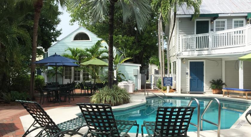 Lighthouse Court Hotel - Key West 