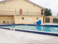 Goldstar Inn & Suites 