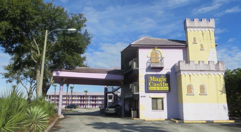 Magic Castle Inn & Suites Motel 