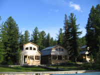 Snezhnyj bars tourist base
