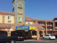 Scottish Inn and Suites Corona 