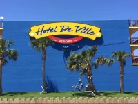 Hotel DeVille 