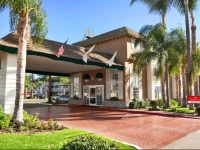 Ramada Inn and Suites Costa Mesa/Newport Beach 