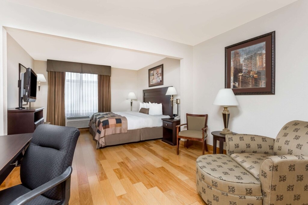 Wingate by Wyndham LaGrange 