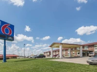 Motel 6 Omaha - Central 
