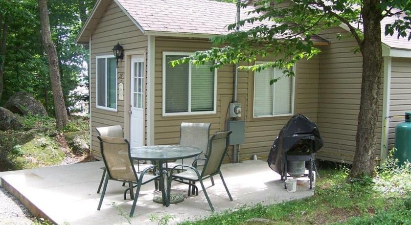 Lighthouse Inn Cottages 