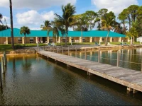 Lake Grassy Inn & Suites 