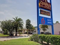 Motel 6 Laredo North 