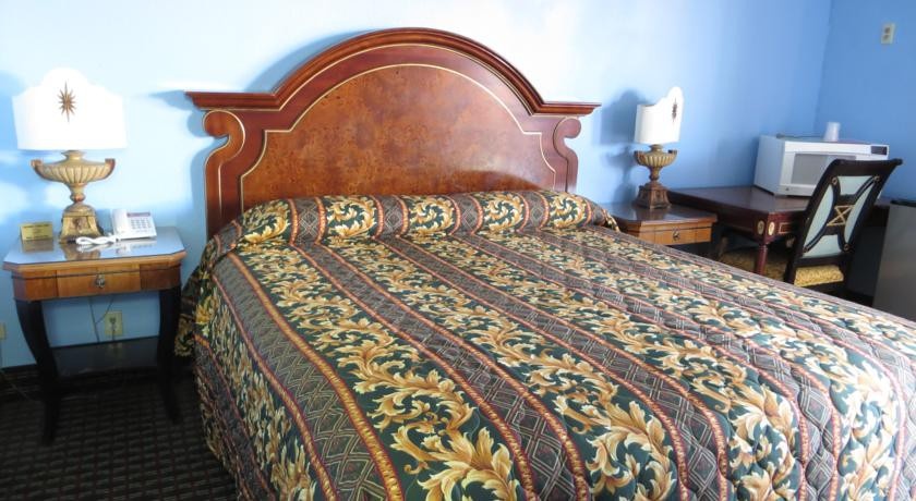 A Fishers Inn Motel 