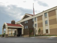 Lees Summit Inn & Suites 