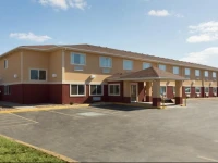 Super 8 - Lees Summit 
