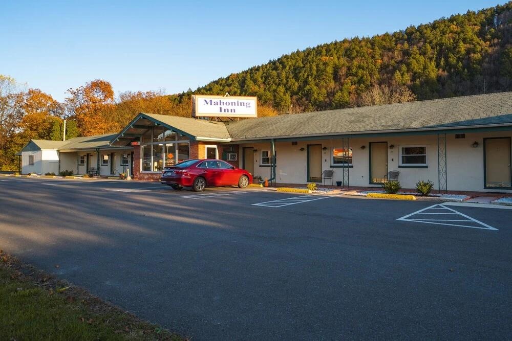 Mahoning Inn 2*