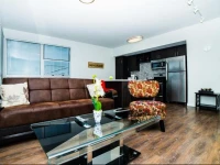 Downtown Victoria Apartment 