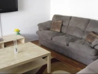 One-Bedroom Apartment in Beverly Hills 