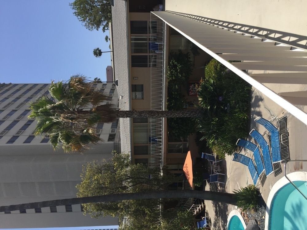 Cal Mar Hotel Suites 