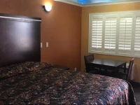Hollywood Palms Inns & Suites 