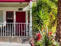Hollywood Hills Suites 