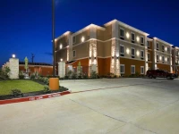 Longhorn Inn & Suites 