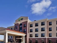 Holiday Inn Express and Suites Pryor 