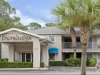 Travelodge and Suites Macclenny 