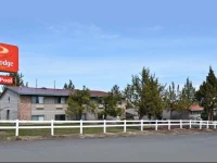 Econo Lodge Inn & Suites Madras Chateau Inn 