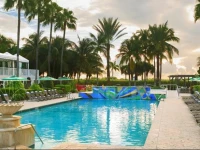Kimpton Surfcomber Hotel 