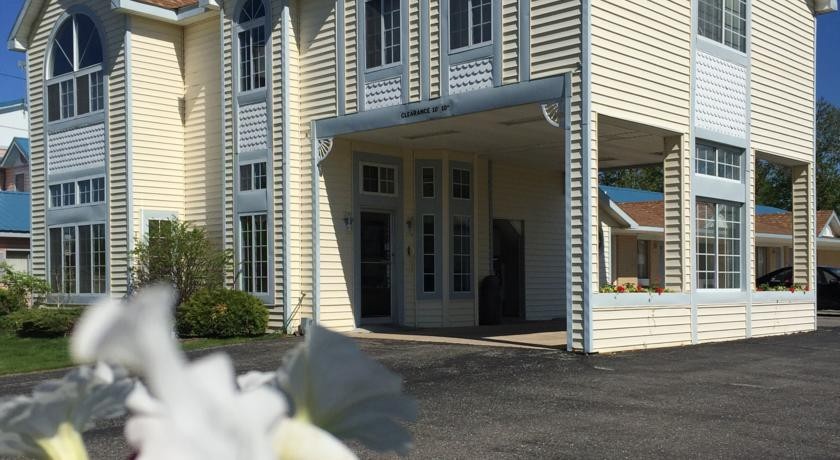 Thunderbird Inn of Mackinaw City 