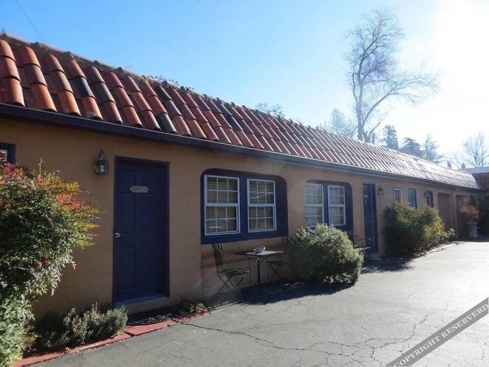 River Rock Inn 
