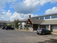 AmericInn - Menomonie 