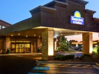 Days Inn and Suites Milwaukee Airport 