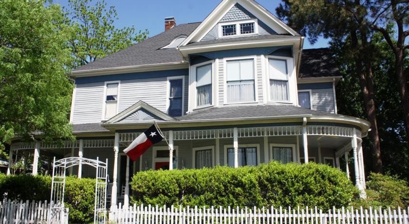 Munzesheimer Manor Bed & Breakfast 